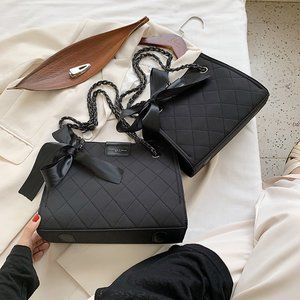 Black shoulder bag w/ bow ribbon accent